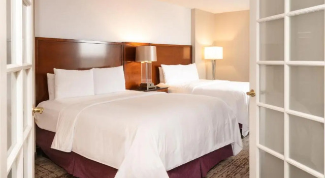 Четырёхместный люкс Chicago Marriott Suites Deerfield