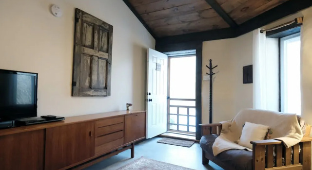 Owls Nest Suites, Book Hotel Carrying Place Prince Edward