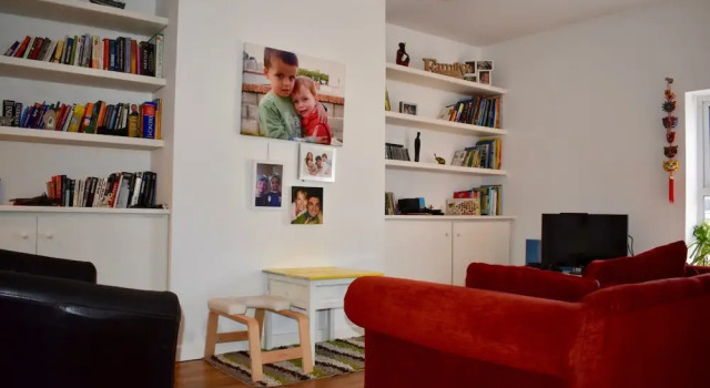 Traditional 3 Bedroom House in Dublin, Забронировать Дом для отпуска Коттеджи Дублина, рядом с Стадион для собачьих бегов Шелбурн-парк, Коттедж