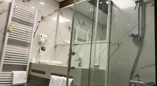 Номер Standard с видом на бассейн KERCULLA Resort