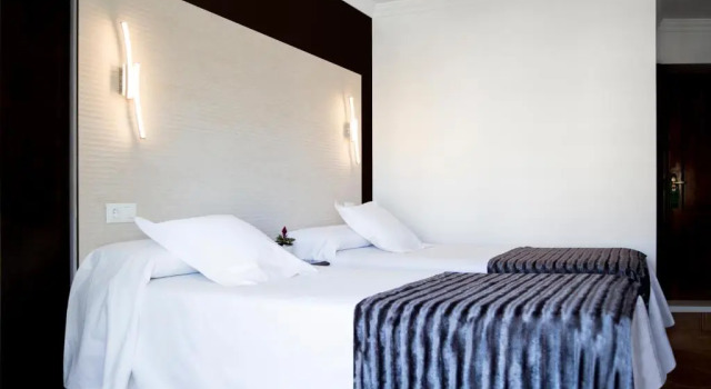 Двухместный номер Superior с балконом Hostal Alhambra