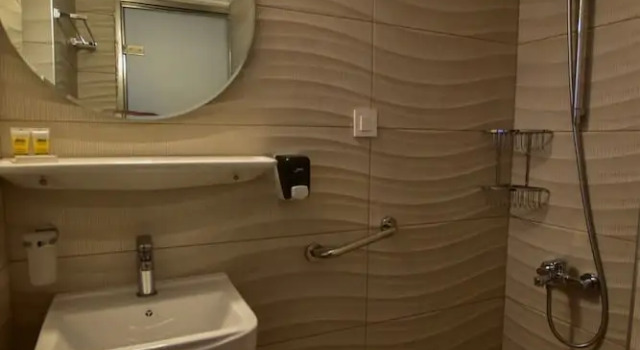 Трёхместный номер Superior с балконом Hotel Aghas