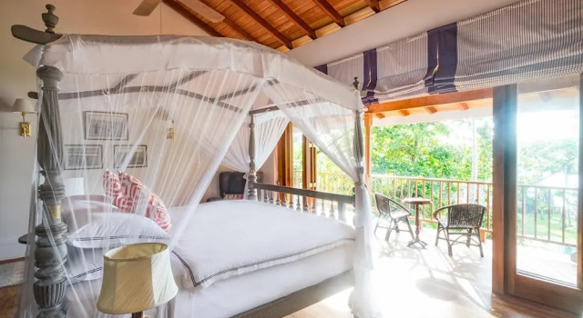 A Sophisticated Spacious Beach Villa With 20 Meter Water Slide, Prenota Villa Godauda Southern Province