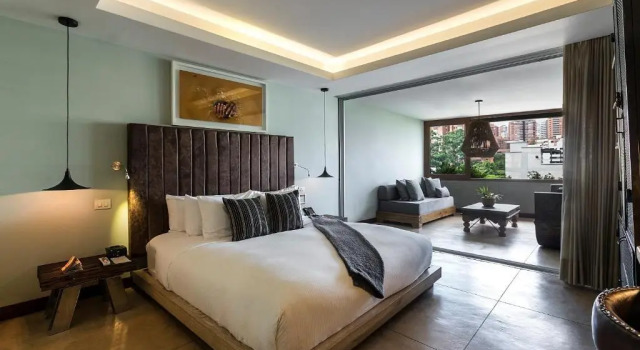 Полулюкс The Charlee Hotel
