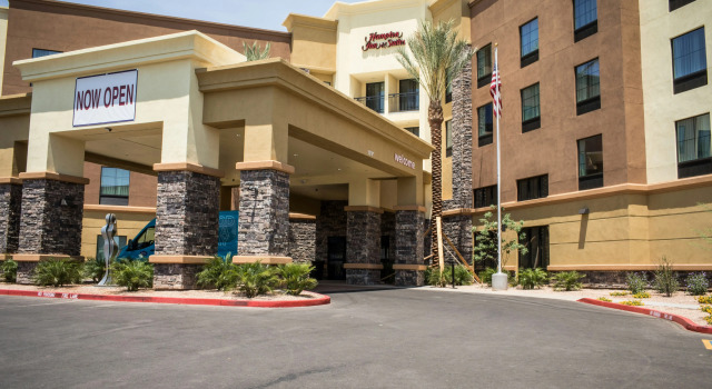 Hampton Inn & Suites Tempe/Phoenix Airport, Az, Забронировать Отель Пруд в Темпе Phoenix Metropolitan Area