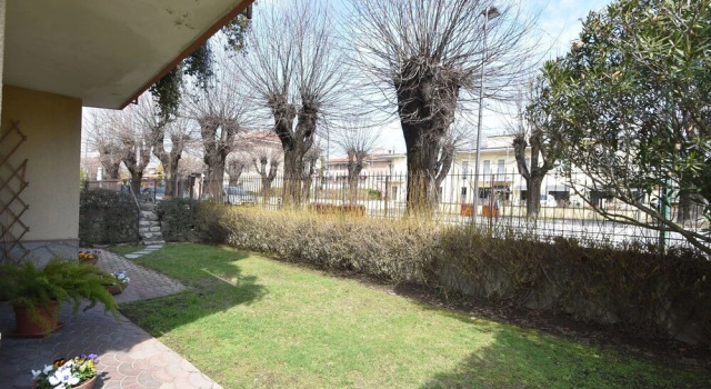 In Arona, a Short Distance From the Beautiful Lakefront, Забронировать Апартаменты/квартира Апартаменты Пьемонта, Апартаменты/квартира