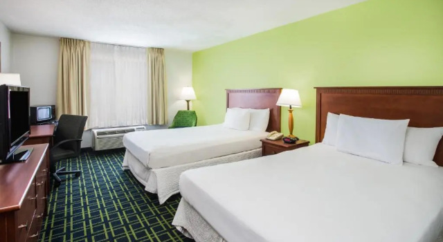 Четырёхместный номер Deluxe Days Inn by Wyndham Florence Near Civic Center