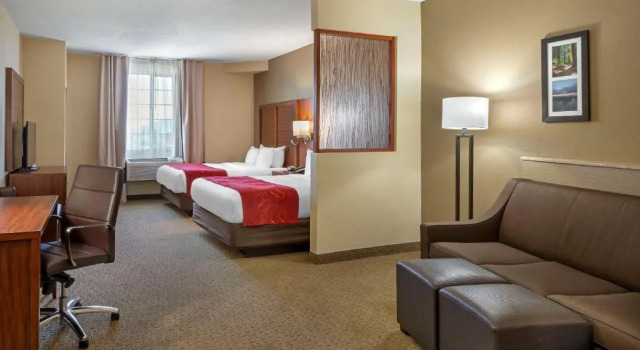 Четырёхместный люкс с видом на горы Comfort Suites Eugene University