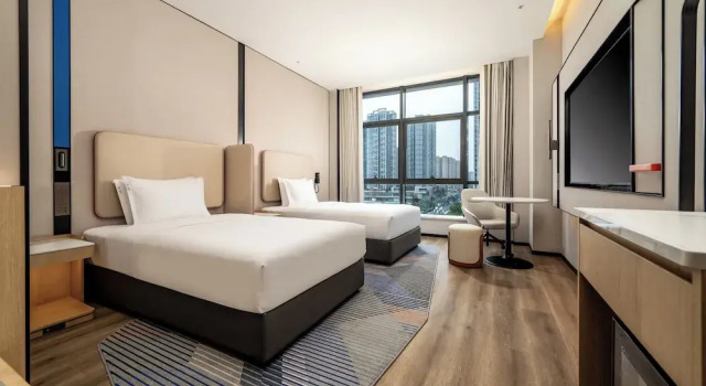 Четырёхместный номер Standard с видом на город Holiday Inn Express Chengdu Phoenix Mountain by IHG