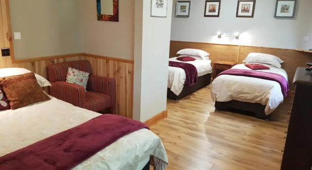Трёхместный номер Standard Kylemore Pass Hotel