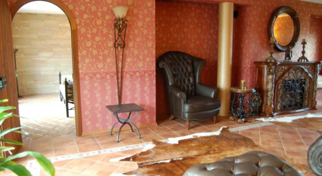 Burg Hotel Romantik, Book Hotel Gotha Luther Trail