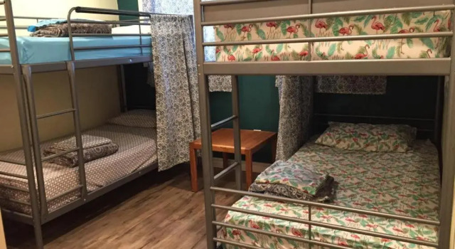 Кровать в общем номере LAX guest house