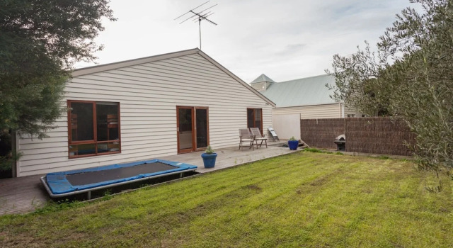 The White Beach House, Book Hotel Red Hill 