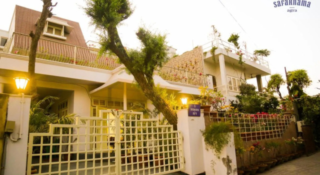 Safarnama Agra