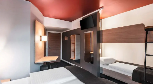 Четырёхместный номер Standard B&B HOTEL München-Messe