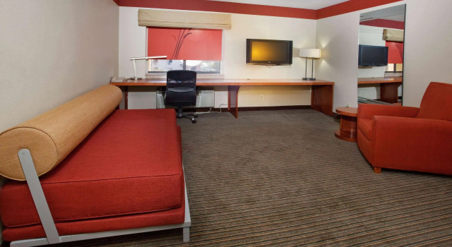 La Quinta Inn & Suites Columbus State University, Boek Hotel Hotels in Georgia met parkeren, Parkeren