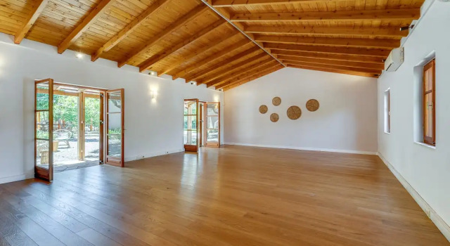 Armonia Retreat, Забронировать Отель Отели Дулианы с бассейном, Бассейн