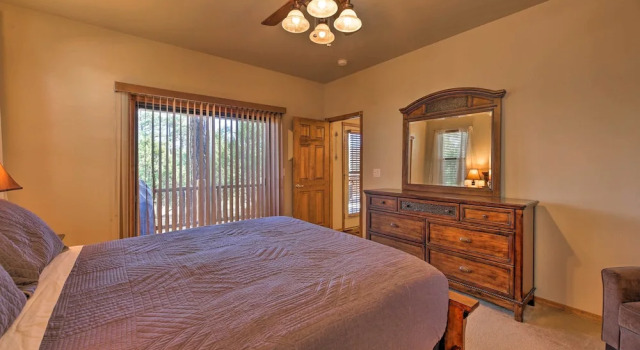 < 4 Mi to Fool Hollow Lake: Cabin w/ Tranquil Deck