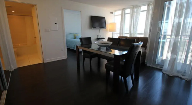 Executive Furnished Condos - L Tower, Varaa Hotelli Toronto 