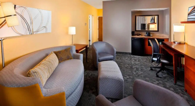 Люкс Courtyard Miami Airport West Doral