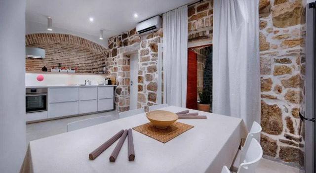 Villa Zdenka, Book Villa Vis Vis