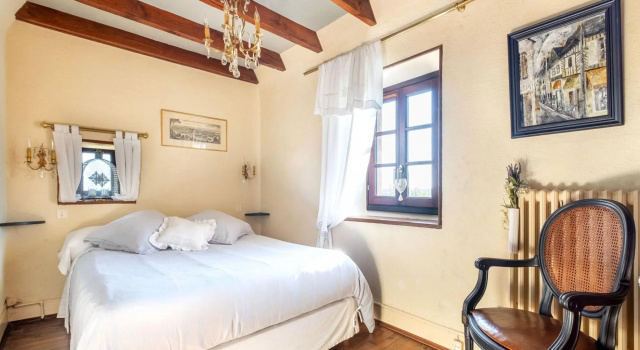 Plush holiday home in Altillac with a private swimming pool, Boek Hotel Altillac 