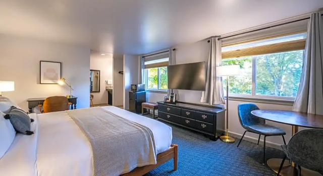 Номер Deluxe Riverhouse by Weekender formerly Jack Daniels Inn