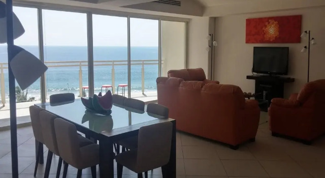 Семейные апартаменты с 2 комнатами с балконом Departamento a  pie de  Playa