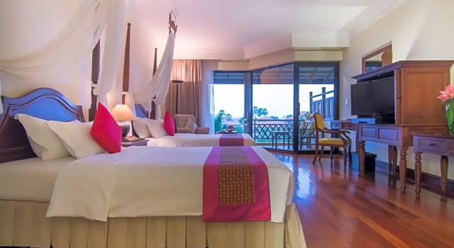 Двухместный номер Deluxe с балконом Angkor Palace Resort & Spa