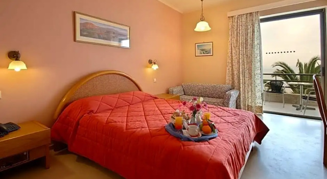 Полулюкс Golden Sand Hotel