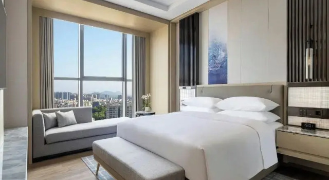 Двухместный люкс с видом на город Courtyard by Marriott Shanwei Haifeng