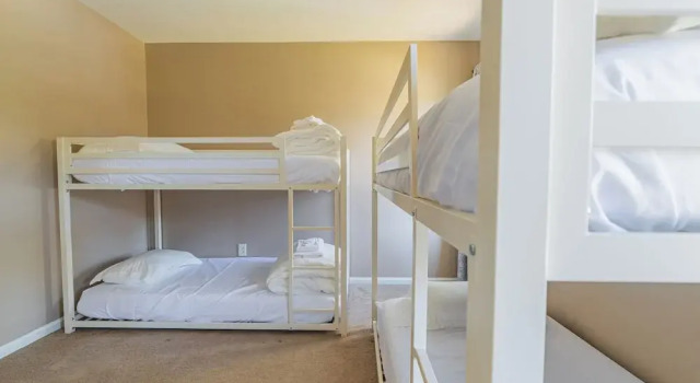 Serene Modern Getaway with Pool&games, Rezerwuj Dom wakacyjny Wille w Columbus, Willa