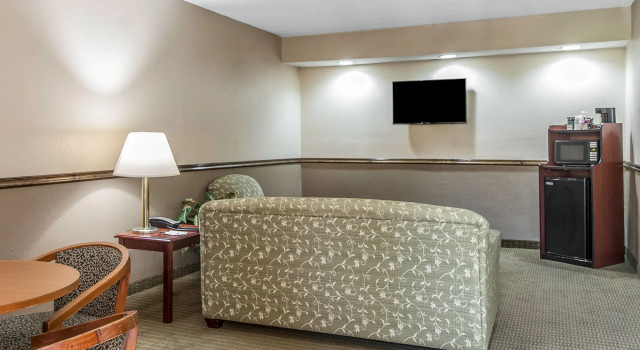 Номер Standard Quality Inn & Suites Conference Center