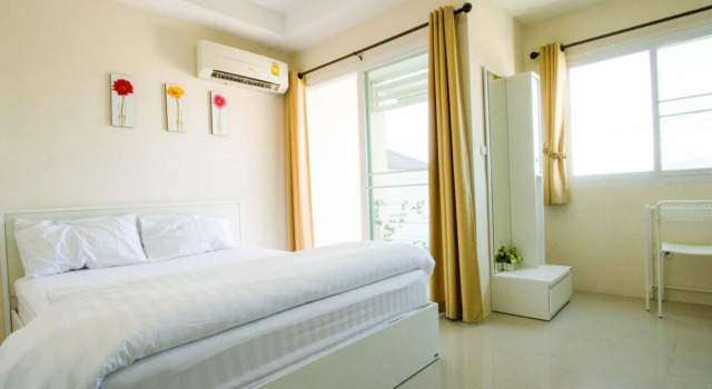 Lotus Suite Hua Hin, Забронировать Отель Отели Хуахин с завтраком, рядом с Смотровая площадка Хинлекфай, Завтраки