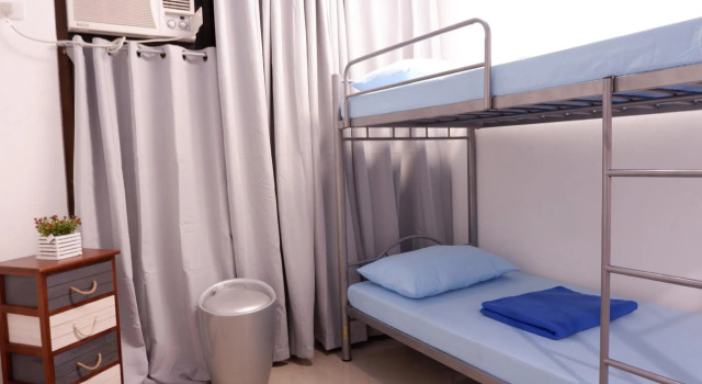 Кровать в общем номере Mactan-Cebu Airport Budget Hotel