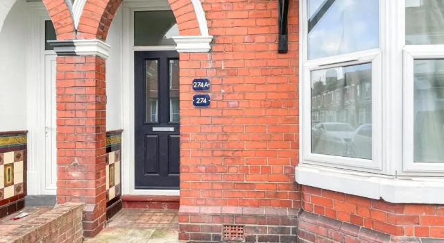 Spacious 2-bed Apartment in Crewe by 53 Degrees Property, ideal for Business & Professionals, FREE Parking - Sleeps 3
