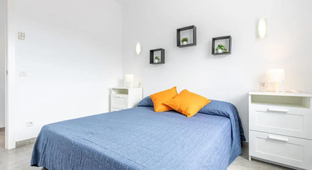 Goldhome - New house with private heated pool, parking, wifi, games room