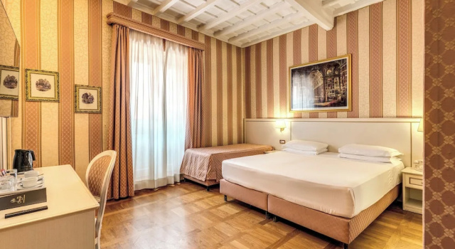 Трёхместный номер Standard Relais Fontana Di Trevi Hotel
