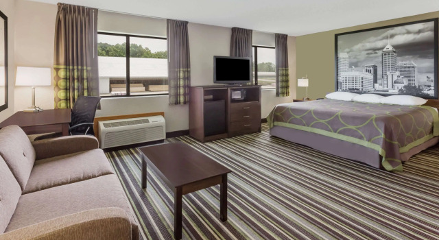 Super 8 by Wyndham Plymouth