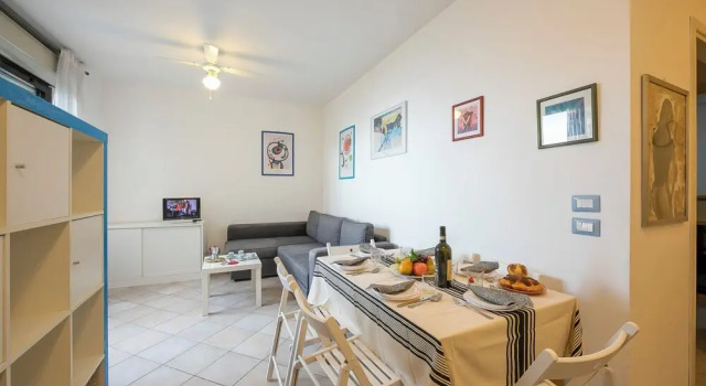 Casa Viola With Shared Pool sea View, Buchen Sie Hotel Hotels in Varraze mit Pool, Schwimmbad