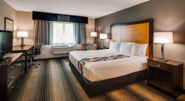 Номер Standard с видом на озеро La Quinta Inn & Suites by Wyndham Chicago - Lake Shore