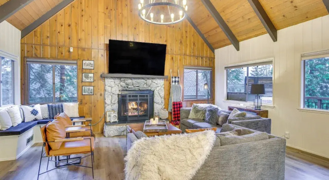 Cozy & Chic Lake Arrowhead Cabin w/ Deck!