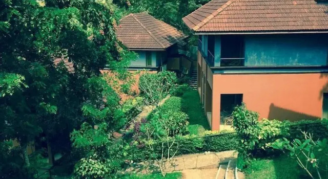 Коттедж с балконом Abad Green Forest Thekkady