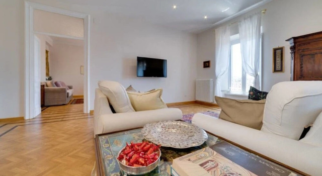 Luxurious 2bed 2bath Apartment Near the Colosseum!, Забронировать Апартаменты/квартира Апартаменты Рима, рядом с Piazza San Giovanni in Laterano, Апартаменты/квартира