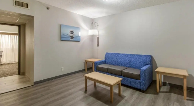 Люкс Clarion Hotel Jackson Northwest