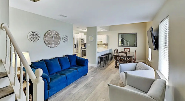 Beachside W/ Balcony - Walkable Location! 3 Bedroom Condo