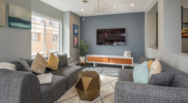 Posh Waterfront - 3 Br Condo