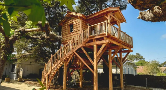 Коттедж Logis Hôtel Emeraude des Bois
