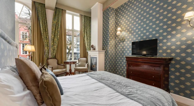 Bordeau Canal Suites