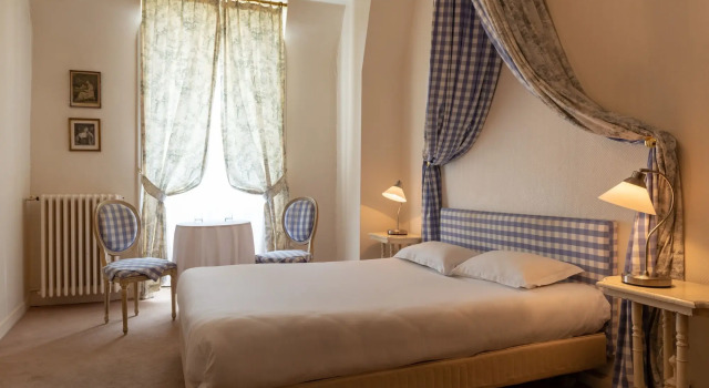 Hotel The Originals Château de Perigny, Забронировать Отель Вуйе Вьен